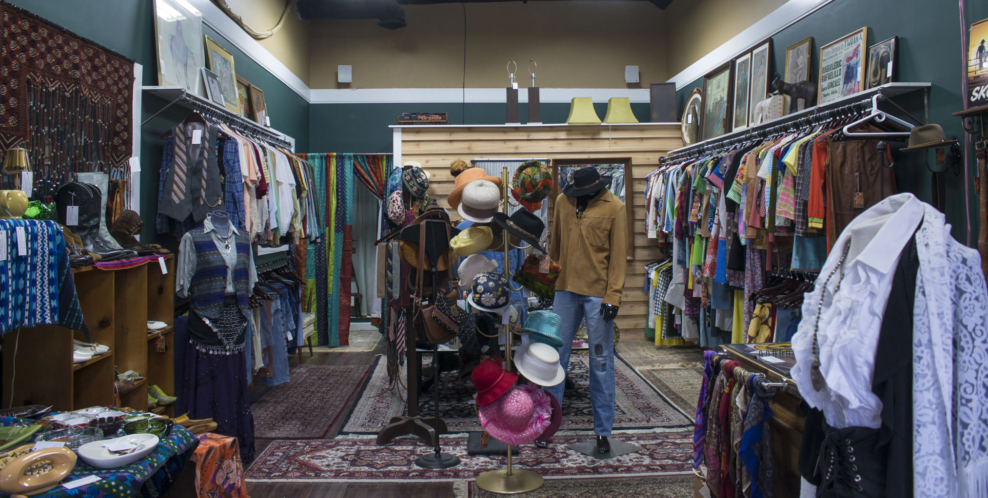 091218_Moreno_WaterStVintage (5 of 11).jpg